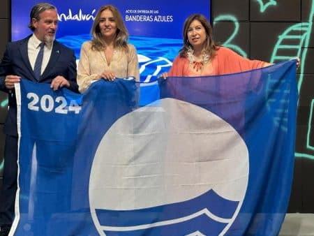 Nerja recibe 4 banderas azules