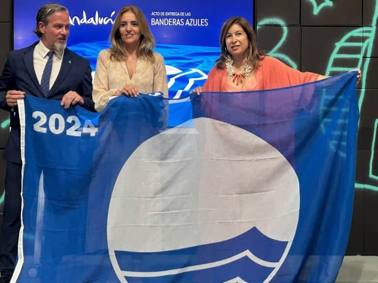 Nerja recibe 4 banderas azules